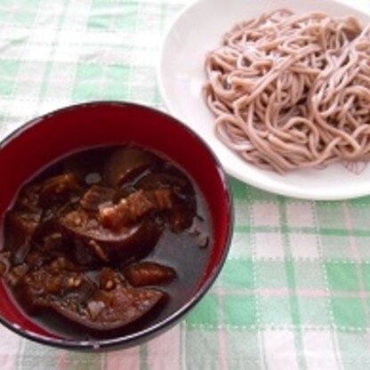 こんにちは♪私のお昼におそばでいただいたょ！茄子がとろんと美味しかった❤煮込み過ぎたかな、茄子真っ黒（笑）最近暑さもマシになってきたね！ごちそうさま(^^)